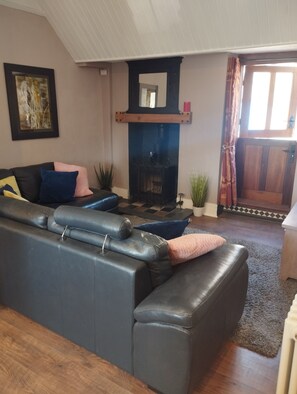 Cottage | Living area - Historical Cottage Royal Deeside Aboyne Abdnshire (Aboyne)