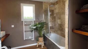 Shower, towels