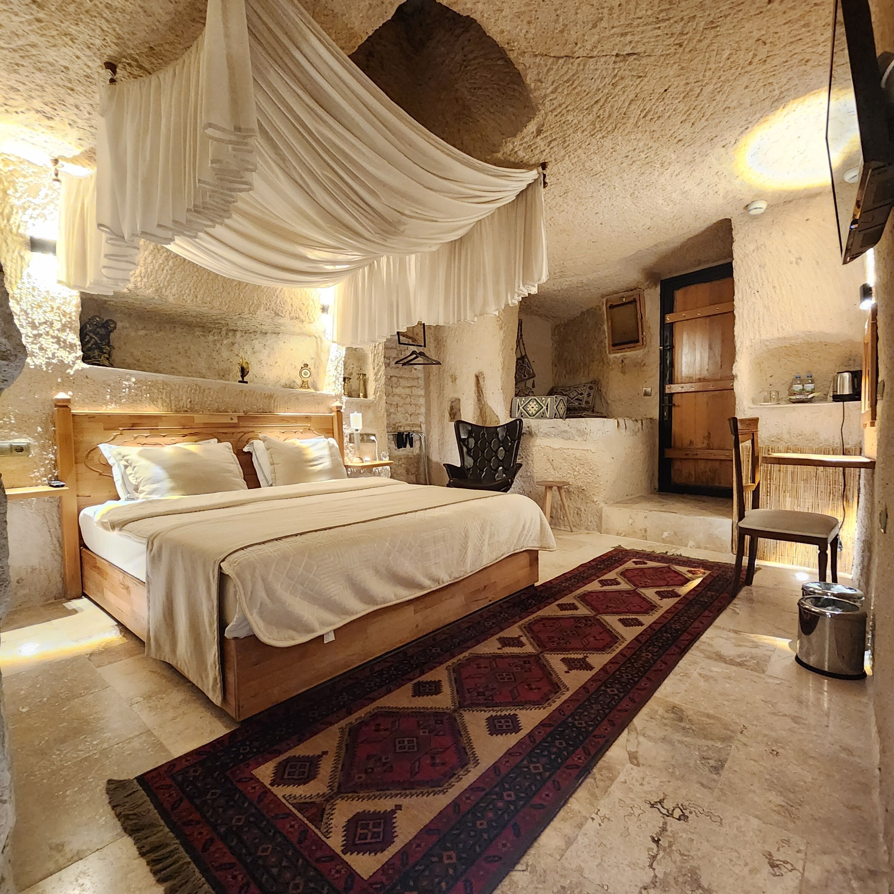 Sobesos Cave Suite | Premium bedding, memory-foam beds, minibar, in-room safe