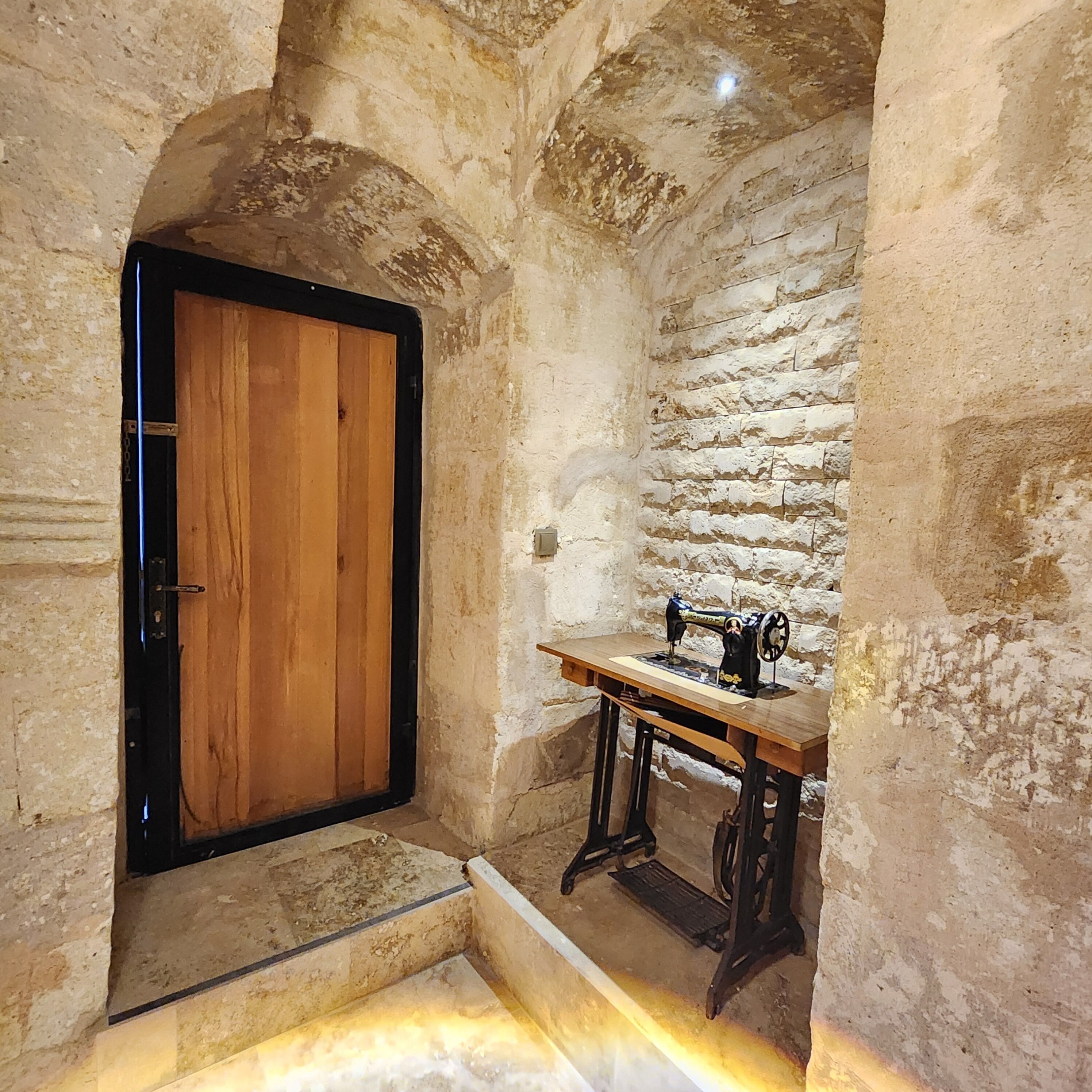 Archelaos Mansion Suite | 高級寢具、記憶棉床墊、迷你吧、房內夾萬