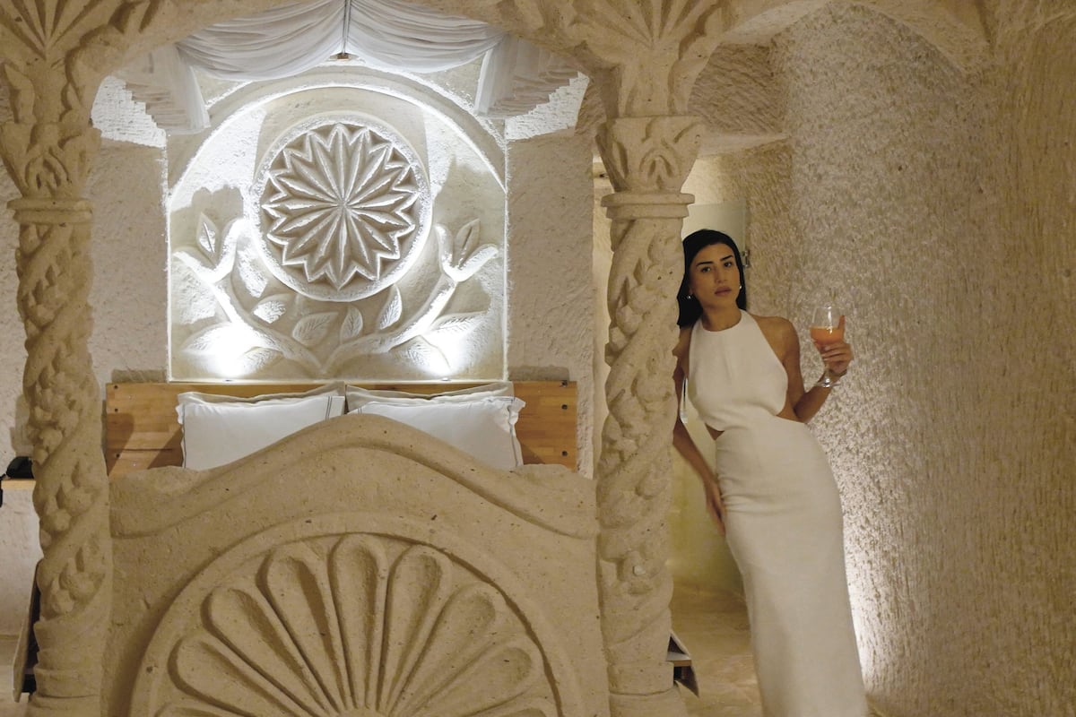 Ariarathes Cave Suite | Literie de qualité supérieure, matelas mémoire de forme, minibar