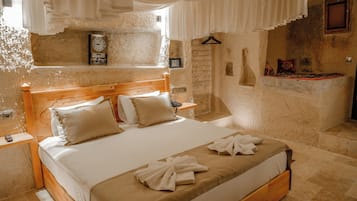 Sobesos Cave Suite | Premium bedding, memory foam beds, minibar, in-room safe