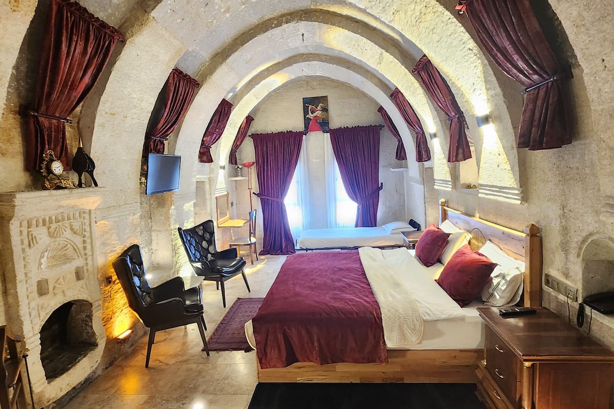 Archelaos Mansion Suite | Sängtillbehör av högsta kvalitet, memory foam-madrasser och minibar