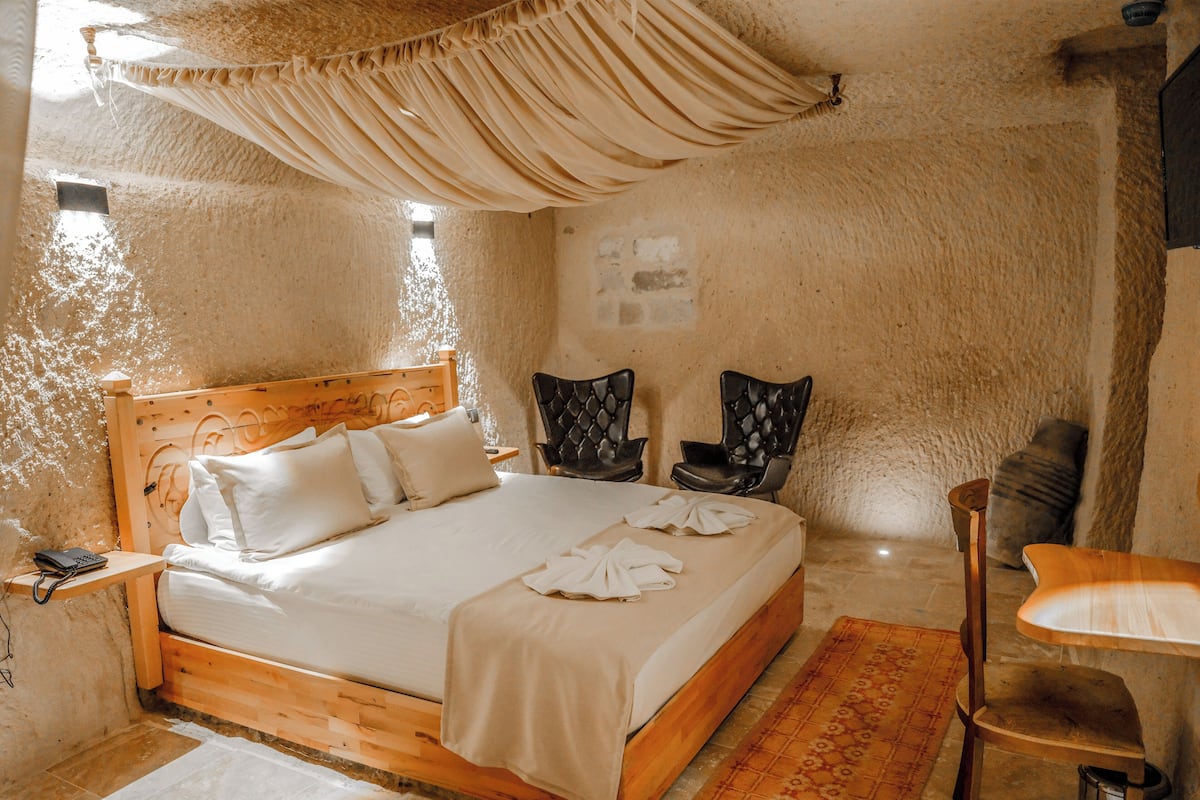 Mazaka Cave Room | Literie de qualité supérieure, matelas mémoire de forme, minibar