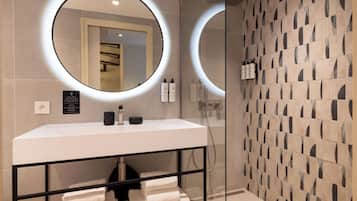 Suite Deluxe Mezzanine | Bathroom | Hair dryer, bathrobes, towels, soap