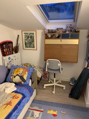3 slaapkamers, een strijkplank/strijkijzer, wifi, beddengoed