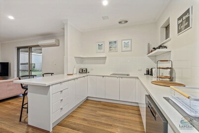 Breathe Ezy - Welcome to Breathe Ezy, a spacious 7-bedroom home