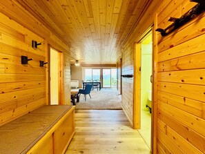 3 bedrooms, free WiFi, bed sheets - Trail Access! Private Hilltop Cabin with Big Valley Views (Washburn)