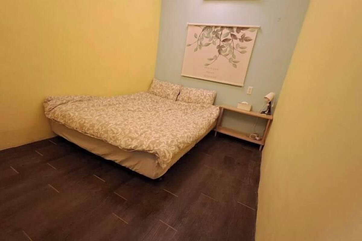 Desk, free WiFi, bed sheets