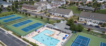 Villages of Five Points 3rd floor condo - great location & amenities!