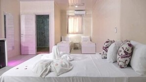 ห้องสแตนดาร์ดดับเบิลหรือทวิน | เครื่องนอนระดับพรีเมียม, มินิบาร์, ผ้าม่านกันแสง, ผ้าปูที่นอน