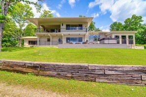House (4 Bedrooms) | Interior - Byrdstown Home on 65 Acres w/ Pool, Trail to Lake! (Allons)
