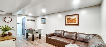 Scenic Yankton Retreat w/ Fire Pit: 1 Mi to Lake!