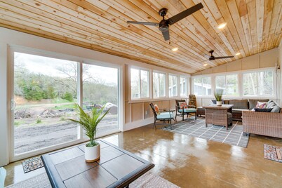 Scenic Yankton Retreat w/ Fire Pit: 1 Mi to Lake!