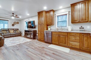 House (5 Bedrooms) | Interior