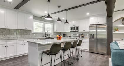 Modern Decatur Gem w/ Deck, 10 Mi to Atlanta