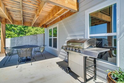 Peaceful Missouri Getaway w/ Valley View & Patio!