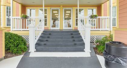 Galveston Beach Condo w/ Resort Amenities