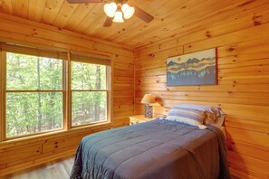 Room - Blue Ridge Cabin w/ Mountain Views: 6 Mi to Dtwn! (Blue Ridge)