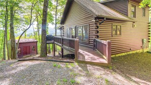 Unclassified image, 2 of 42, button - Blue Ridge Cabin w/ Mountain Views: 6 Mi to Dtwn! (Blue Ridge)