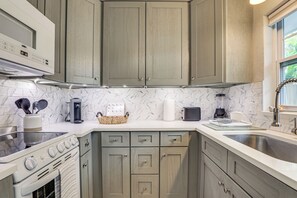 House (2 Bedrooms) | Interior - Sarasota Duplex in Gillespie Park: 1 Mi to Dtwn! (Sarasota)
