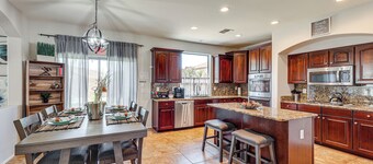 4 Mi to San Tan Valley: Family-friendly Getaway