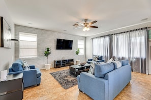 House (3 Bedrooms) | Interior