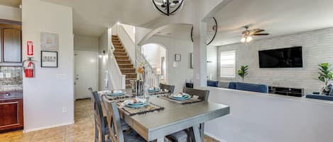 House (3 Bedrooms) | Interior