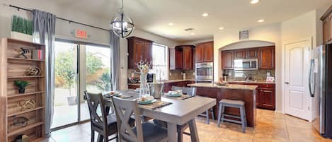 House (3 Bedrooms) | Interior