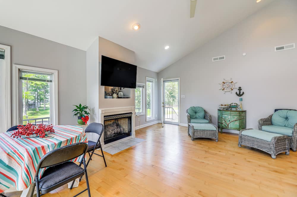 New Bern Home w/ Water View ~ 6 Mi to Downtown! - Arapahoe, NC