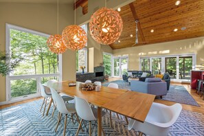 House (5 Bedrooms) | Interior