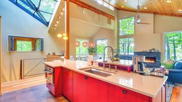 House (5 Bedrooms) | Interior