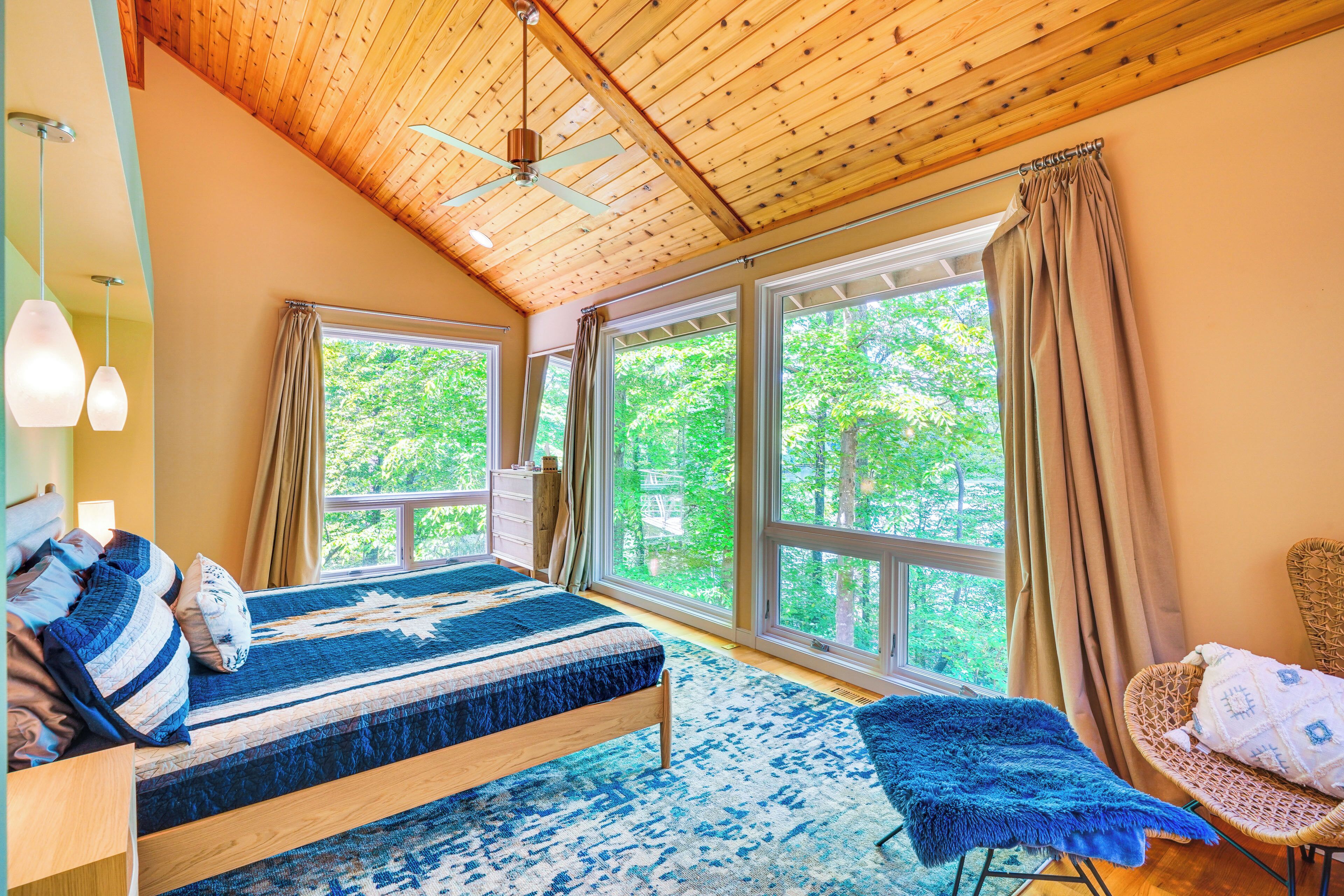 House (5 Bedrooms) | Interior