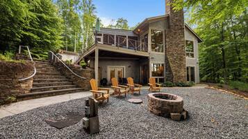 House (5 Bedrooms) | Interior