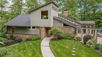 House (5 Bedrooms) | Front of property