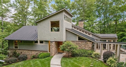 Lakefront Roxboro Home w/ Private Dock!