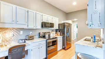 House (3 Bedrooms) | Interior