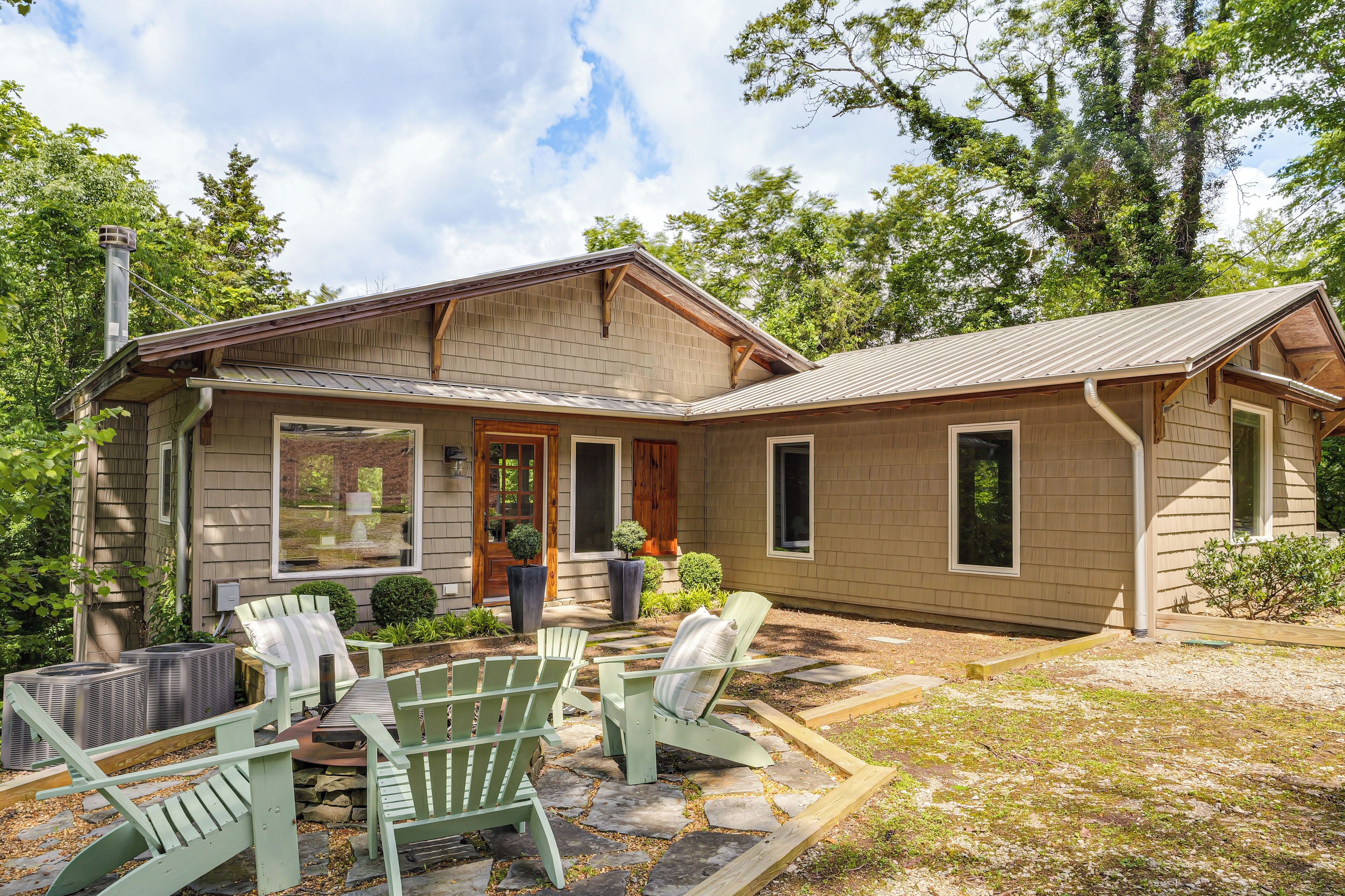 House (4 Bedrooms) | Front of property