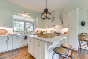 House (3 Bedrooms) | Interior - Stunning Cashiers Cottage Rental w/ Screened Porch (Cashiers)