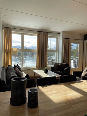 Apartment, 3 Schlafzimmer, Nichtraucher, Bergblick | Wohnbereich