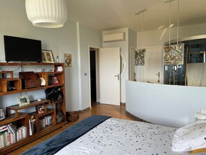 3 slaapkamers, een strijkplank/strijkijzer, wifi, beddengoed