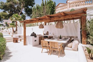Outdoor dining - The June Boutique Villa - Luxury Ibiza Villa in Benissa (VC)