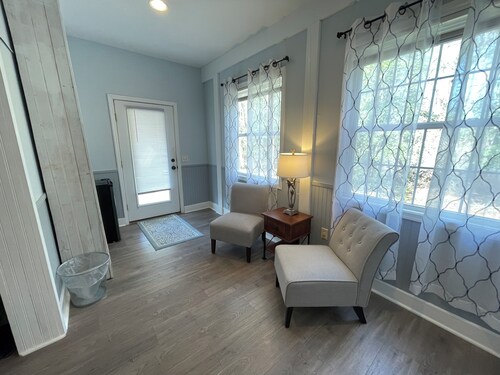 Ground floor, Two queen Beds - Room 6 The Inn at Dirickson Creek