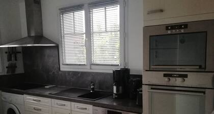 T3 70m2 1st floor family house 500 m from the beach and all amenities