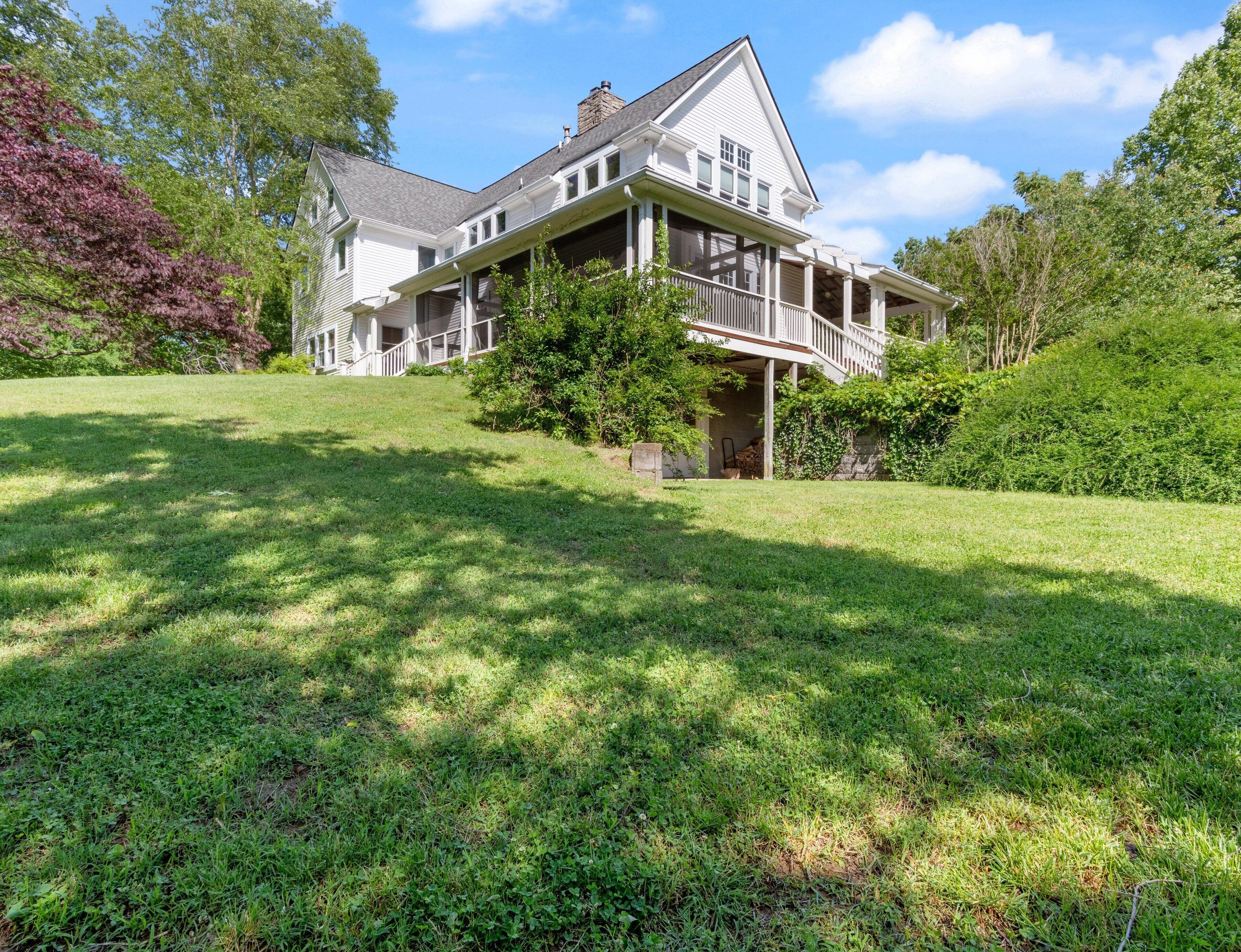5 BR House, Quiet Lot, Sleeps 14! Hammock, Treehouse, Game Room, 35 Min to Nashv