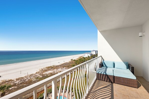 Property grounds - Newly renovated beautiful beachfront 2br/2ba condo on the 6th floor! (Panama City Beach)