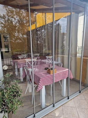 Outdoor dining - Pikolo triple room with breakfast included (Sv. Filip I Jakov)