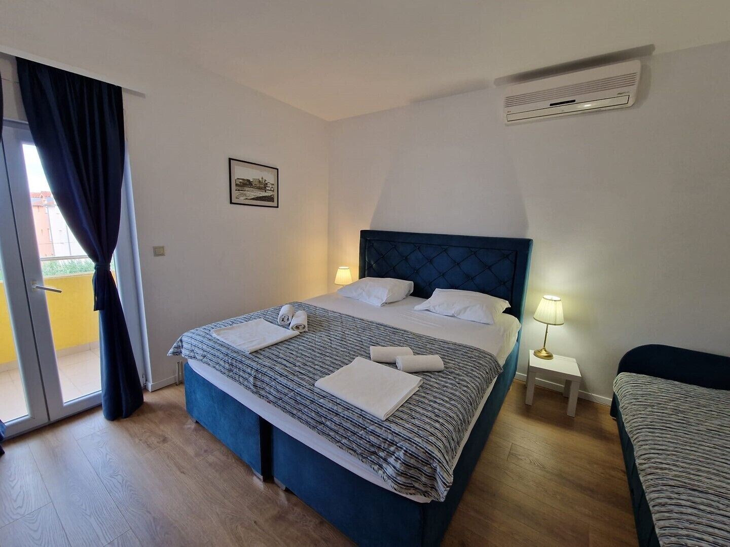 WiFi, bed sheets