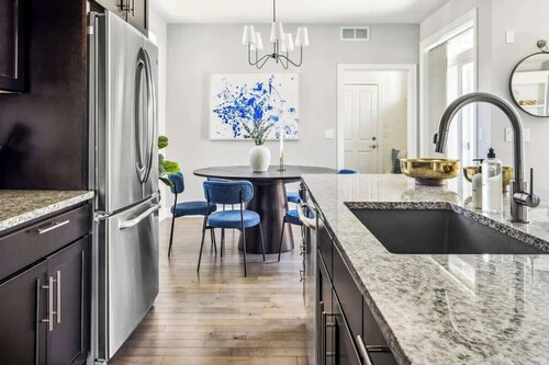 Modern Elegance | Pool Table | Walkable Area