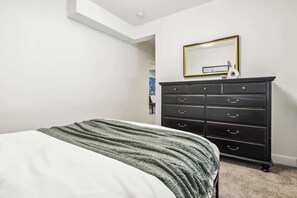 4 bedrooms, desk, iron/ironing board, WiFi